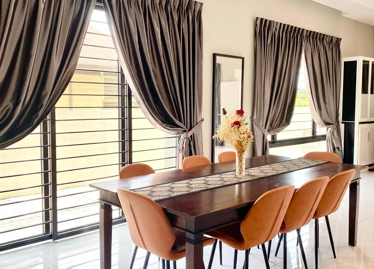 Villa Lyl Journey House At Ipoh Town Centre 17Pax 6Br