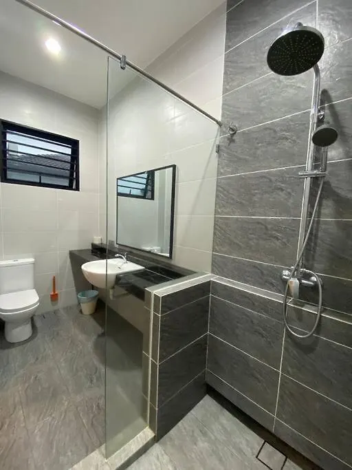 Villa Lyl Journey House At Ipoh Town Centre 17Pax 6Br