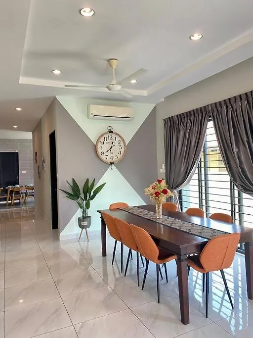 Villa Lyl Journey House At Ipoh Town Centre 17Pax 6Br