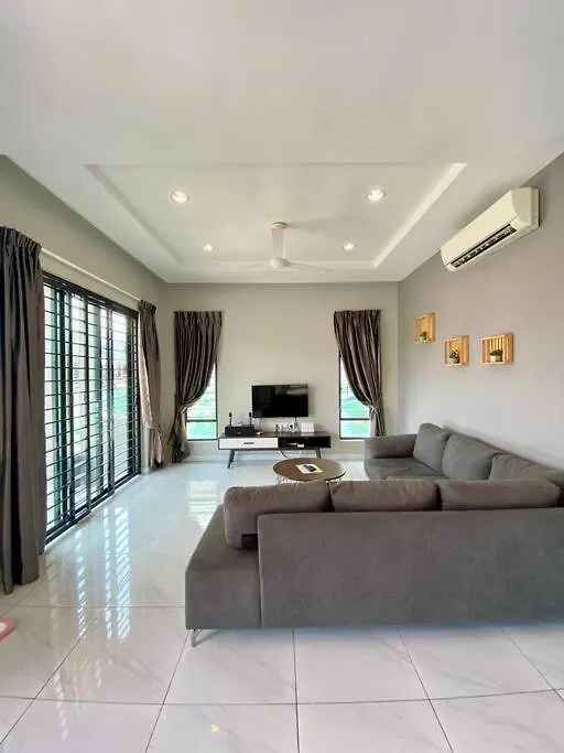 Villa Lyl Journey House At Ipoh Town Centre 17Pax 6Br