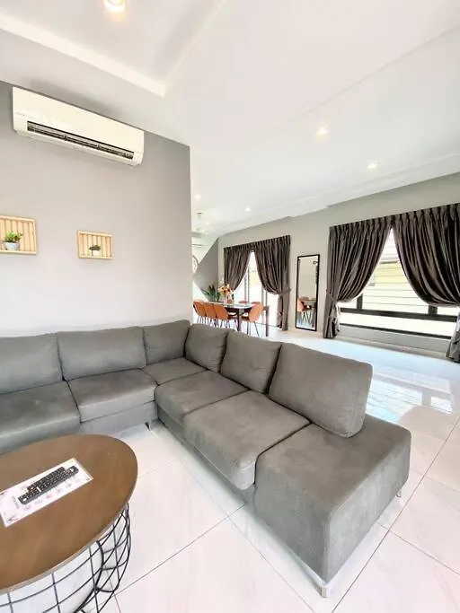 Villa Lyl Journey House At Ipoh Town Centre 17Pax 6Br