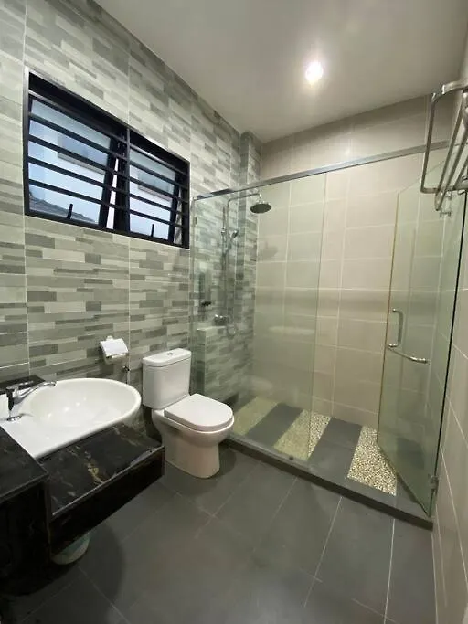Villa Lyl Journey House At Ipoh Town Centre 17Pax 6Br